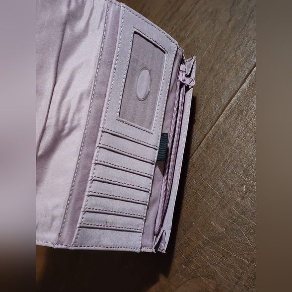 Green Crocodile-Embossed Women's Clutch / Wallet - Picture 5 of 6